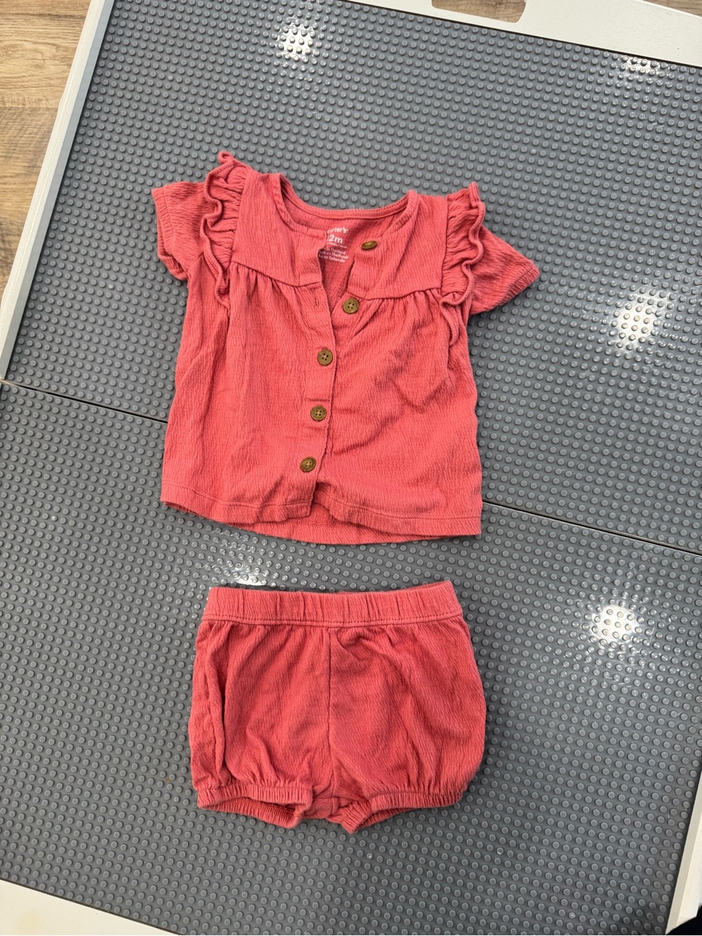 Carter’s short sleeve top with short size 12 month